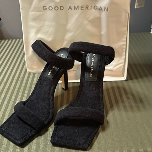 NIB 7.5 Good American Women’s Black Terry Cloth Square Toe Pumps - Picture 1 of 6